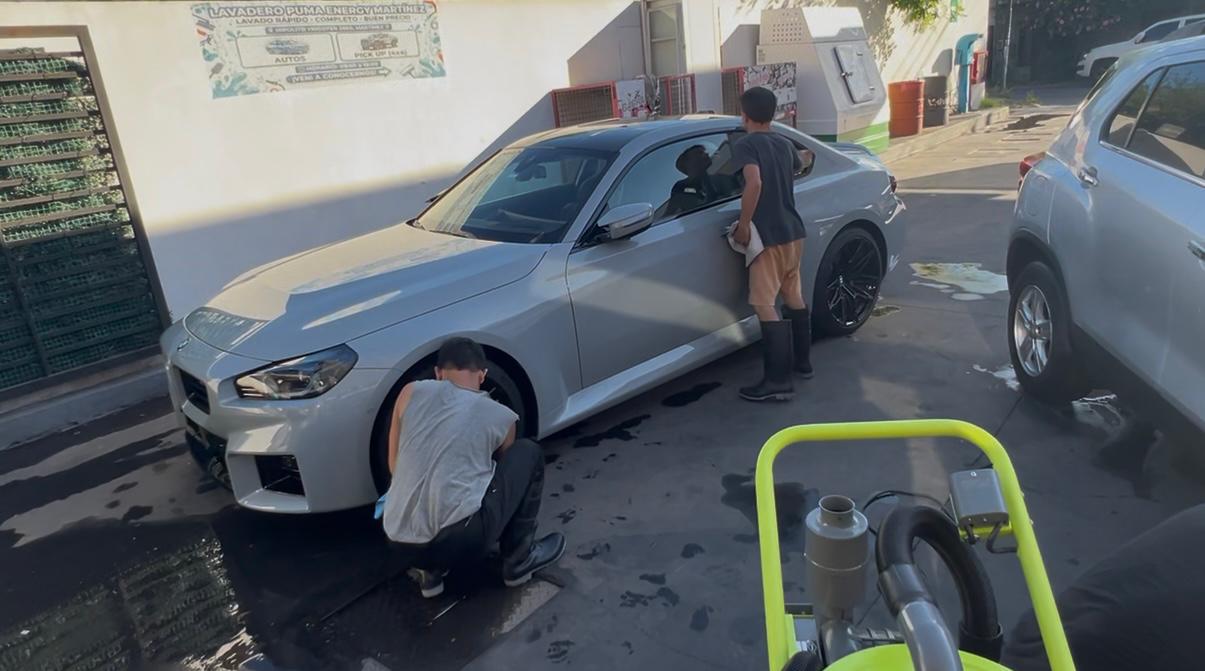 BMW M2 detallado interior — Lavadero Carwash Martínez